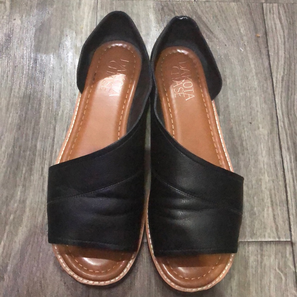 Flat shoes